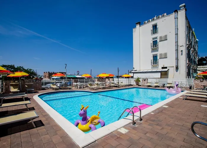 Miramare Ristorante Convegni 4* تْشيزيناتيكو