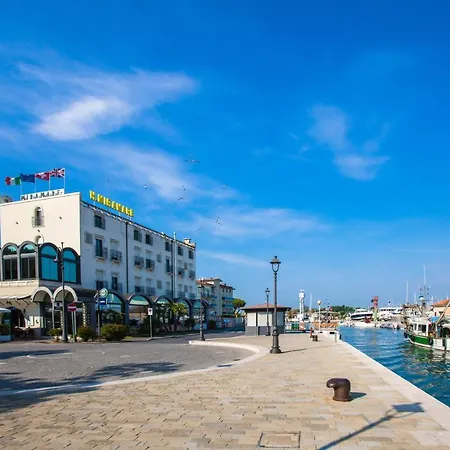 Miramare Hotel Ristorante Convegni 4*