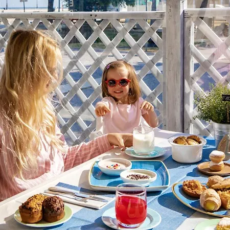 Hotel Miramare Ristorante Convegni Aperto Tutto L'anno 4*