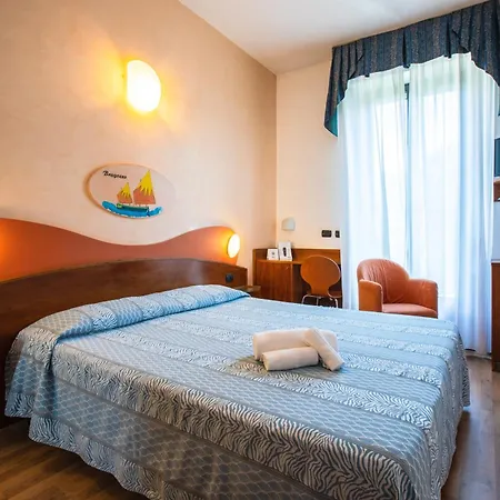 Miramare Ristorante Convegni 4* 체제나티코