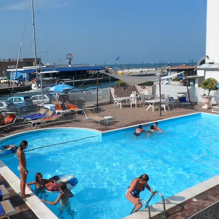 Miramare Ristorante Convegni 호텔 체제나티코