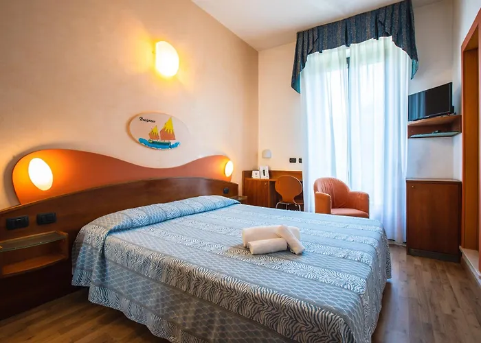 Miramare Ristorante Convegni Aperto Tutto L'anno 4* צ'סנטיקו