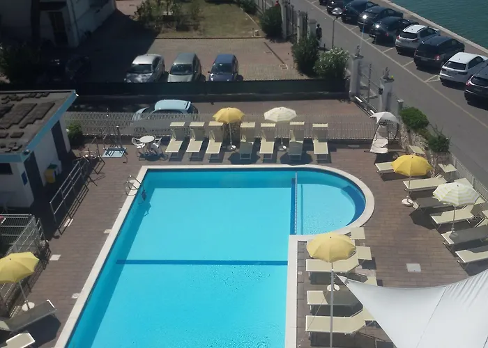 Miramare Hotel Ristorante Convegni Aperto Tutto L'Anno Hotel 4*